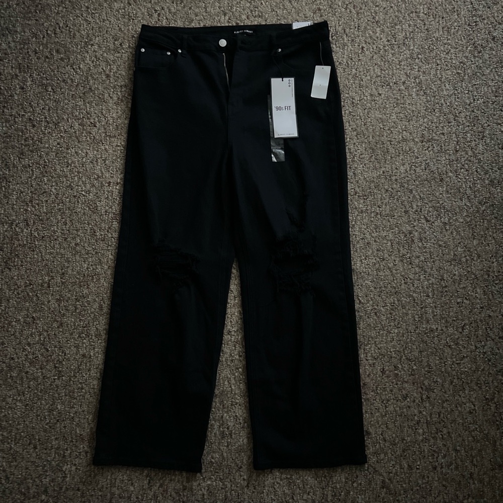 Almost Famous Women's Black Relaxed Jeans